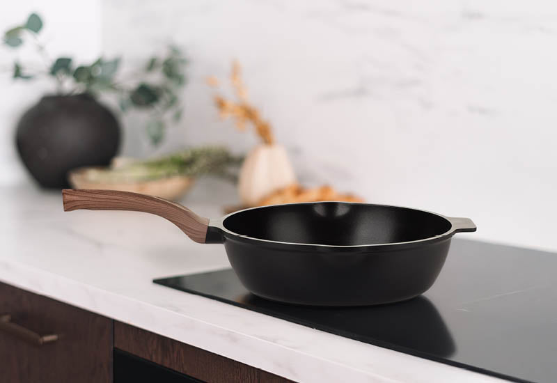 Potrivit pentru toate plitele, inclusiv pentru cele cu inducție.