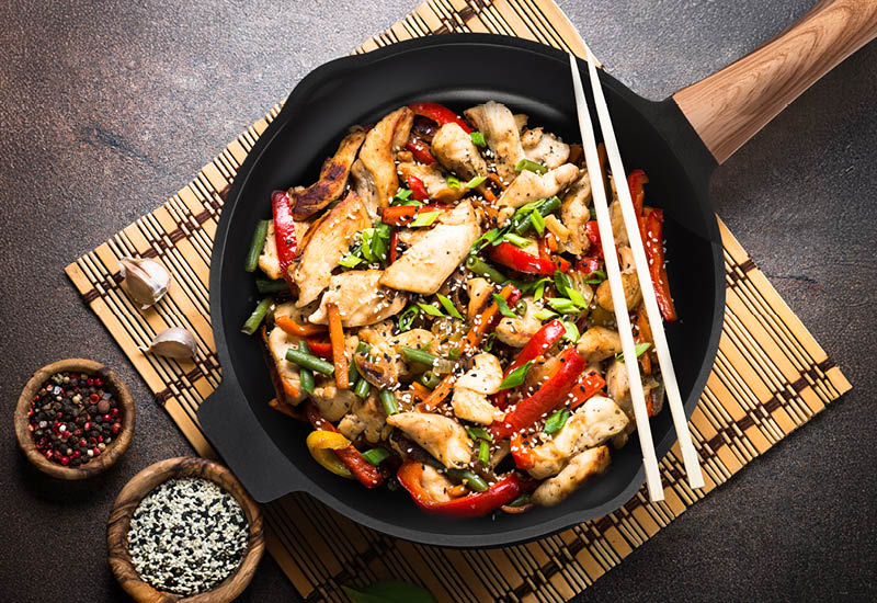 Materiale de calitate alese pentru o gătire rapidă, oferind o durată lungă de viață vaselor de gătit.