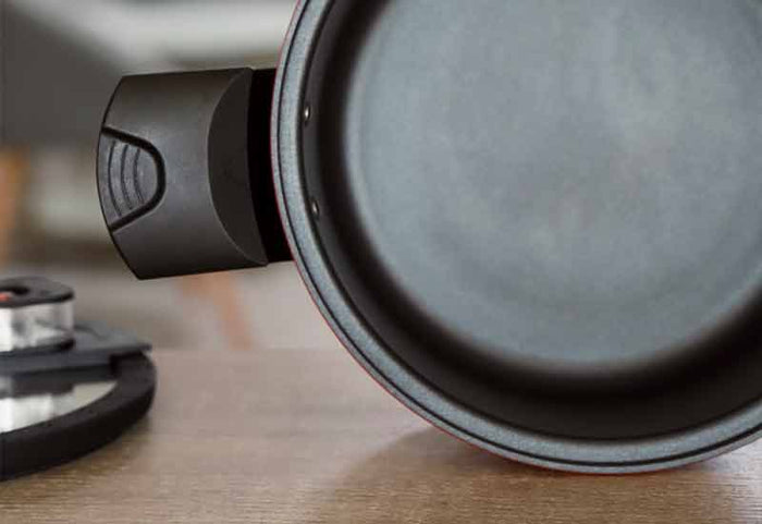 Gătiți fără griji, fără ca preparatele să se lipească de vas.