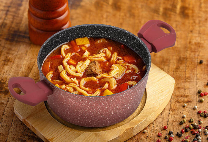 Cea mai versatilă cratiță care nu trebuie să lipsească în nicio bucătărie