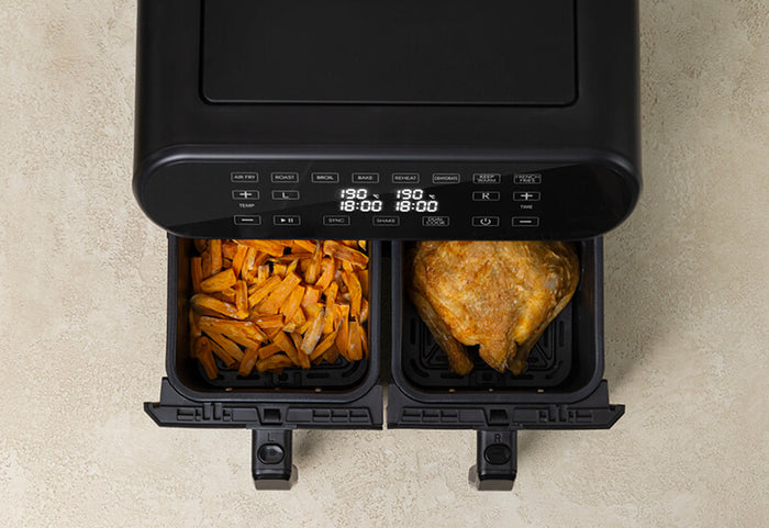 Gătiți eficient și variat, în același timp. Friteuza este echipată cu două coșuri de gătit independente, care permit prepararea simultană a două feluri de mâncare diferite, fără a compromite gustul sau textura fiecărui preparat.