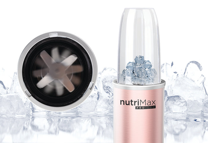 De asemenea, pisează cuburi de gheață și fructe congelate.