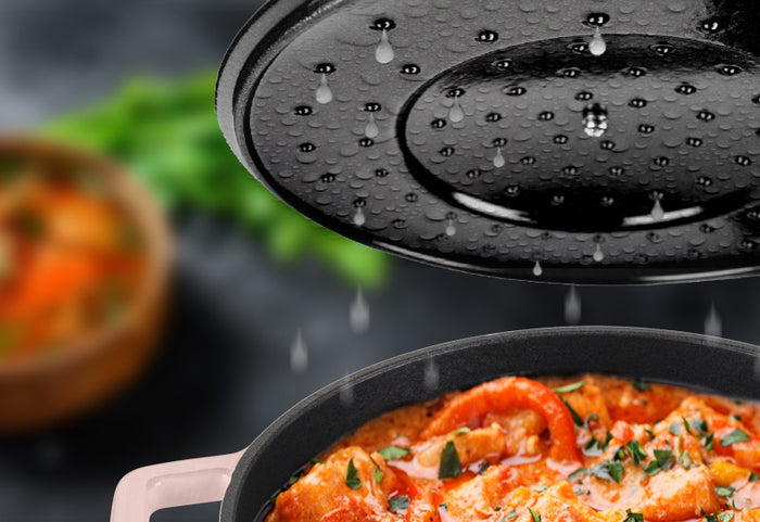 Păstrează nutrienții și suculența preparatelor.